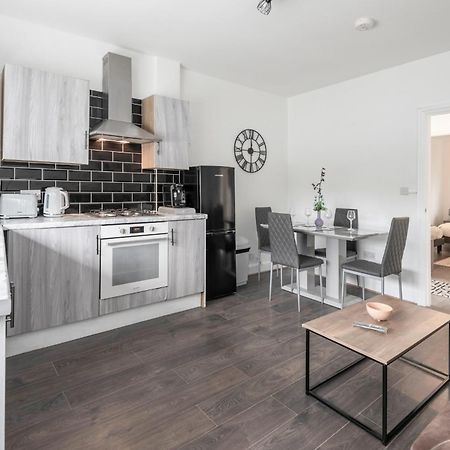 לונדון Modern Family Home W/Wi-Fi, Netflix, Self Check-In מראה חיצוני תמונה