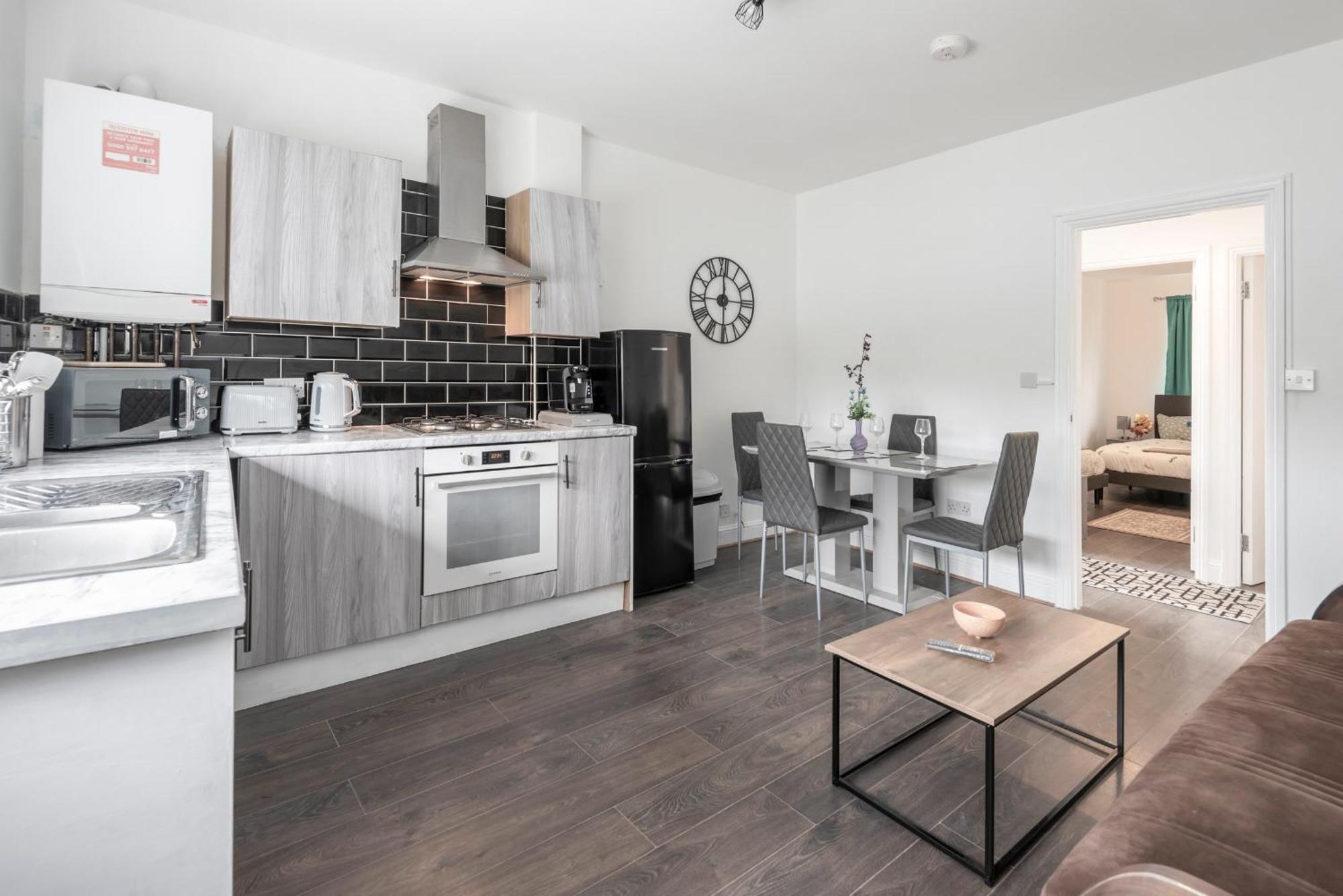 לונדון Modern Family Home W/Wi-Fi, Netflix, Self Check-In מראה חיצוני תמונה