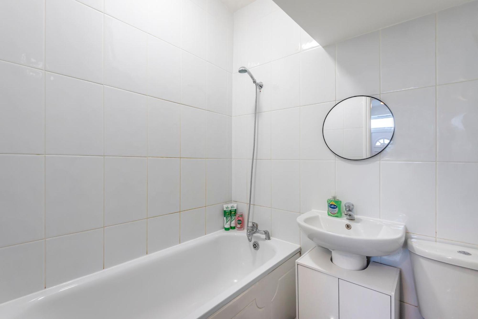 לונדון Modern Family Home W/Wi-Fi, Netflix, Self Check-In מראה חיצוני תמונה