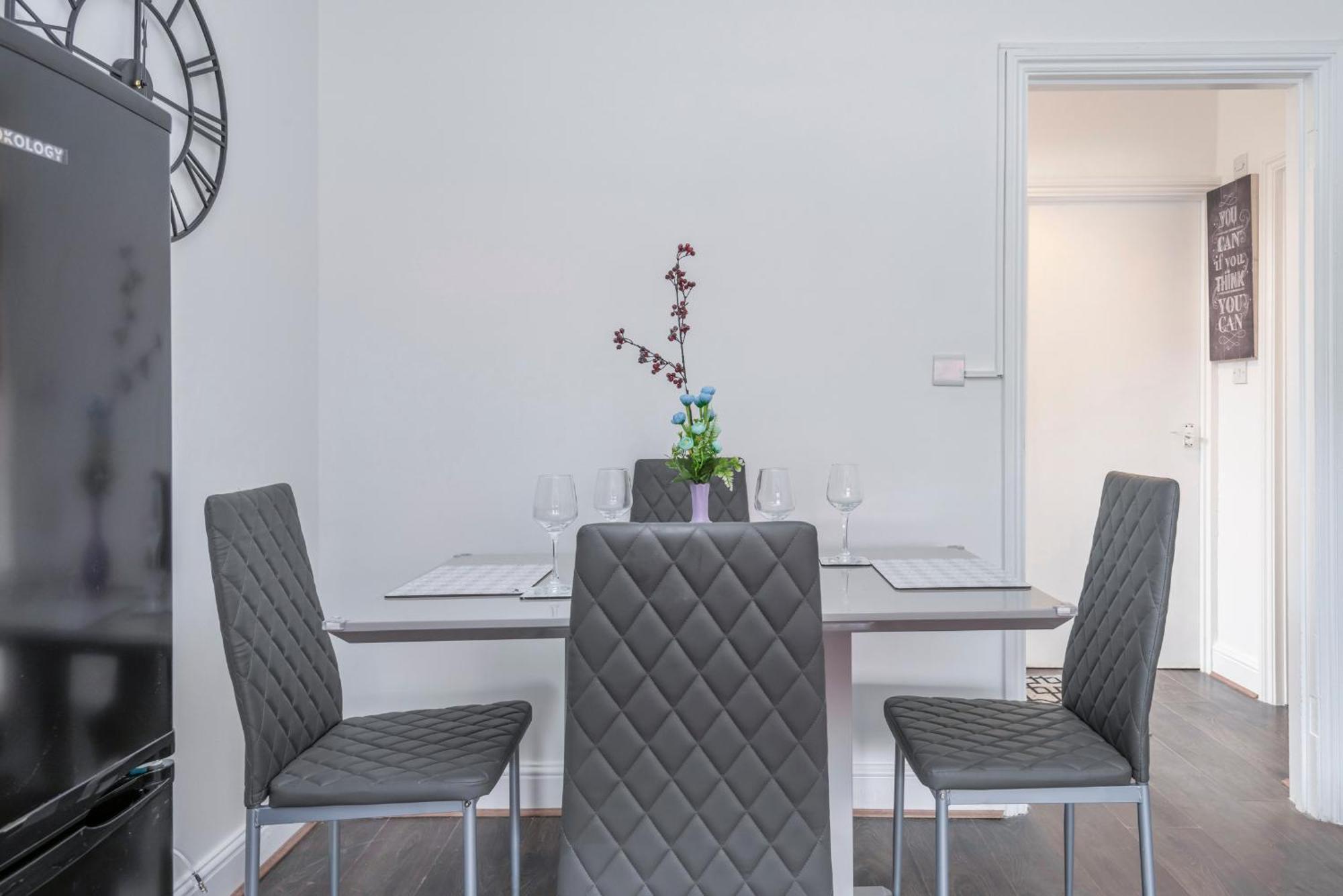 לונדון Modern Family Home W/Wi-Fi, Netflix, Self Check-In מראה חיצוני תמונה