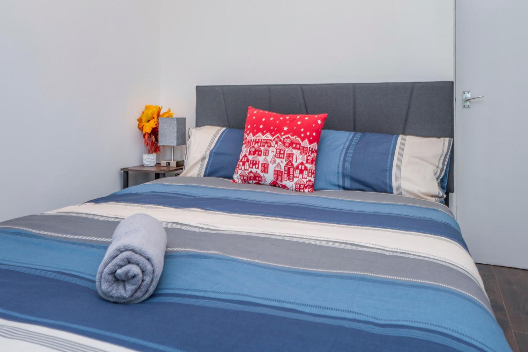 לונדון Modern Family Home W/Wi-Fi, Netflix, Self Check-In מראה חיצוני תמונה