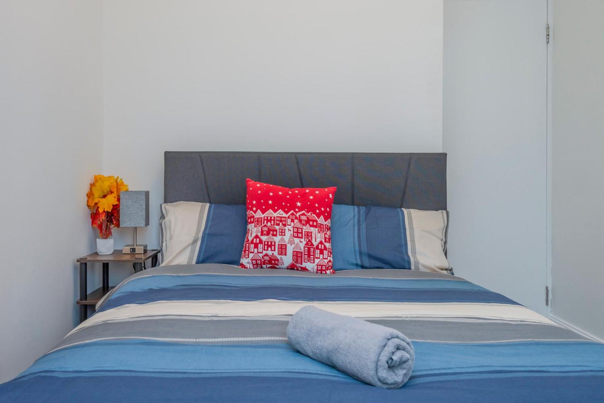 לונדון Modern Family Home W/Wi-Fi, Netflix, Self Check-In מראה חיצוני תמונה